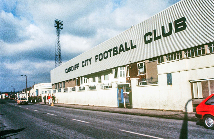 Football in the 1980s: A unique photographic collection of the fans, stadiums and players from an unforgettable footballing decade - Image 5