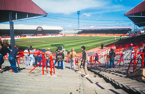 Football in the 1980s: A unique photographic collection of the fans, stadiums and players from an unforgettable footballing decade - Image 2